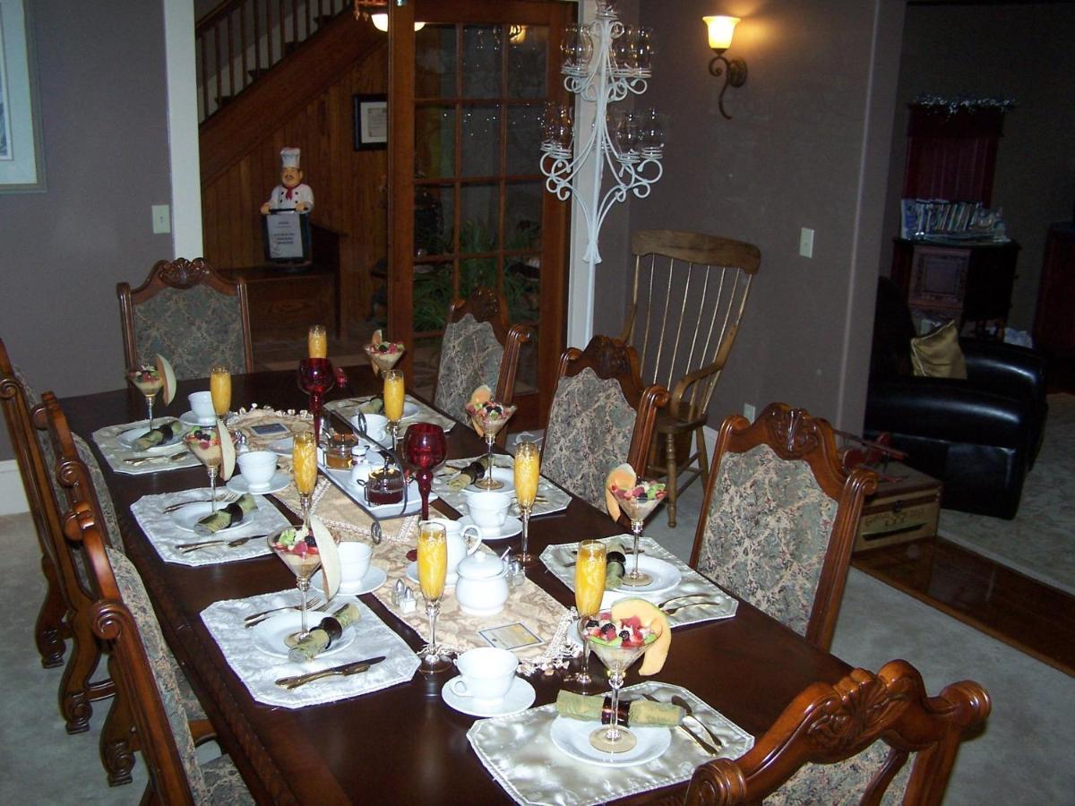 Creighton Manor Inn Bed & Breakfast Orillia Exterior photo